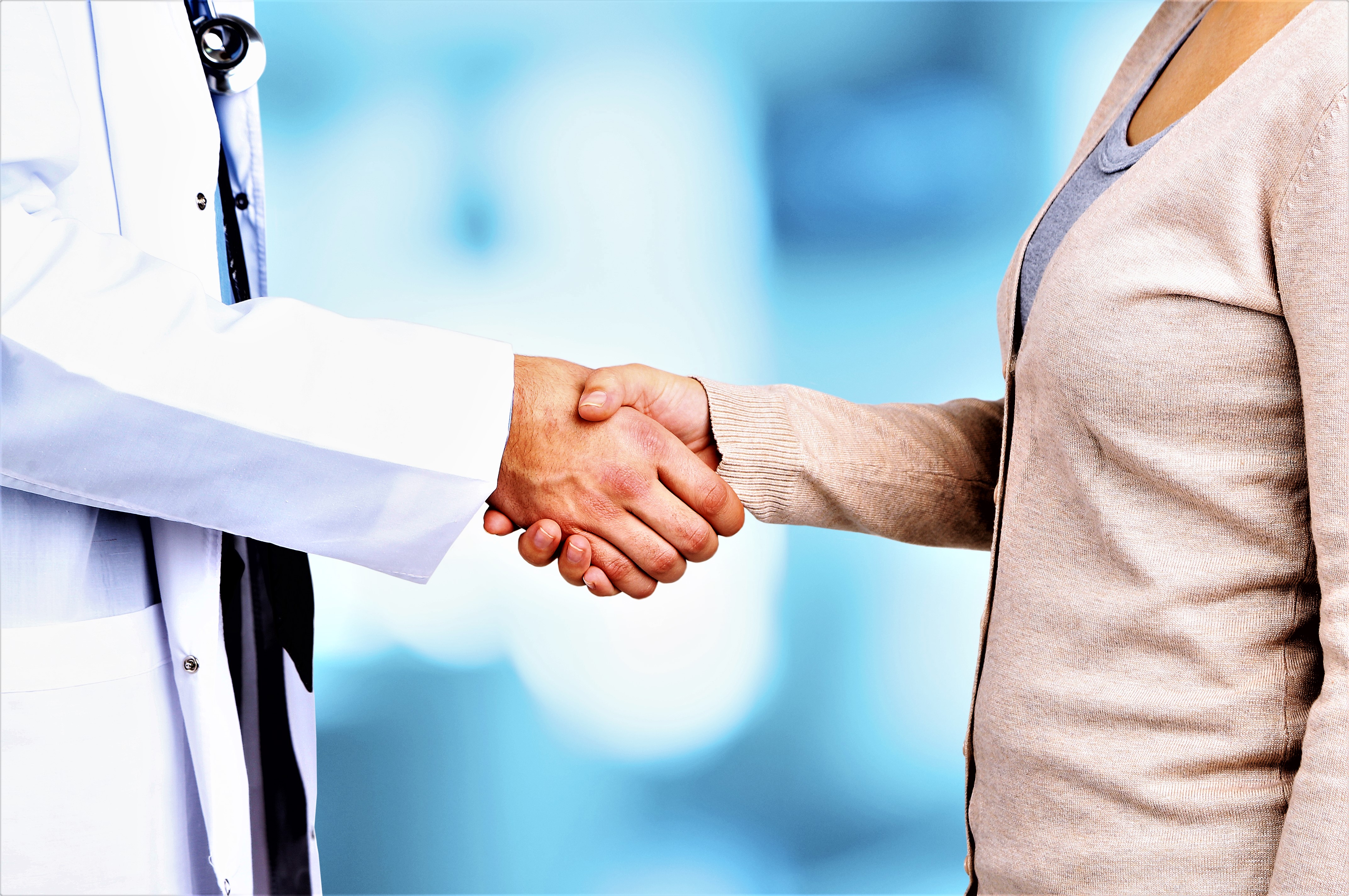 21695521_doctor-patient-handshake